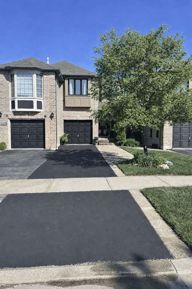 2081 Golden Orchard Trail, Oakville, ON L6M 3W8