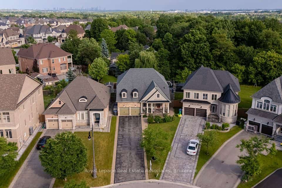 20 Cannington Crescent, Brampton, ON L6X 0W6