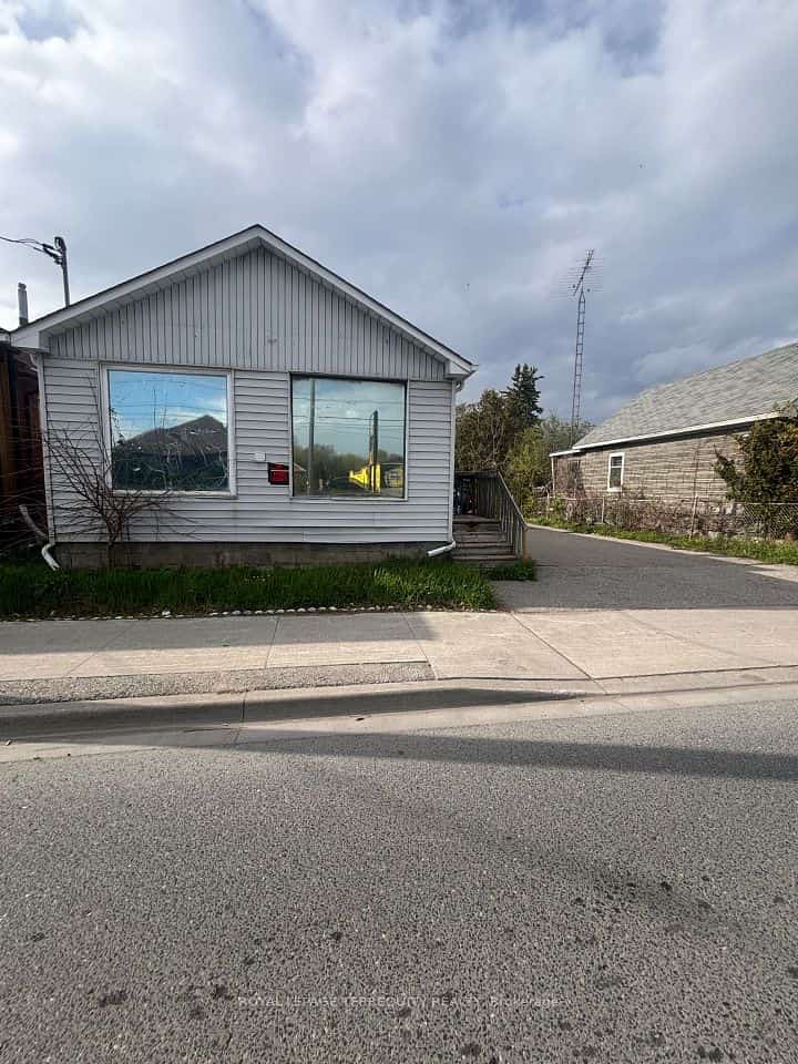 252 Bloor Street E, Oshawa, ON L1H 3M6