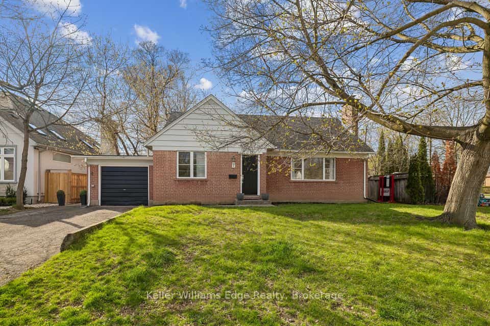 7 Washington Avenue, Oakville, ON L6K 1W5