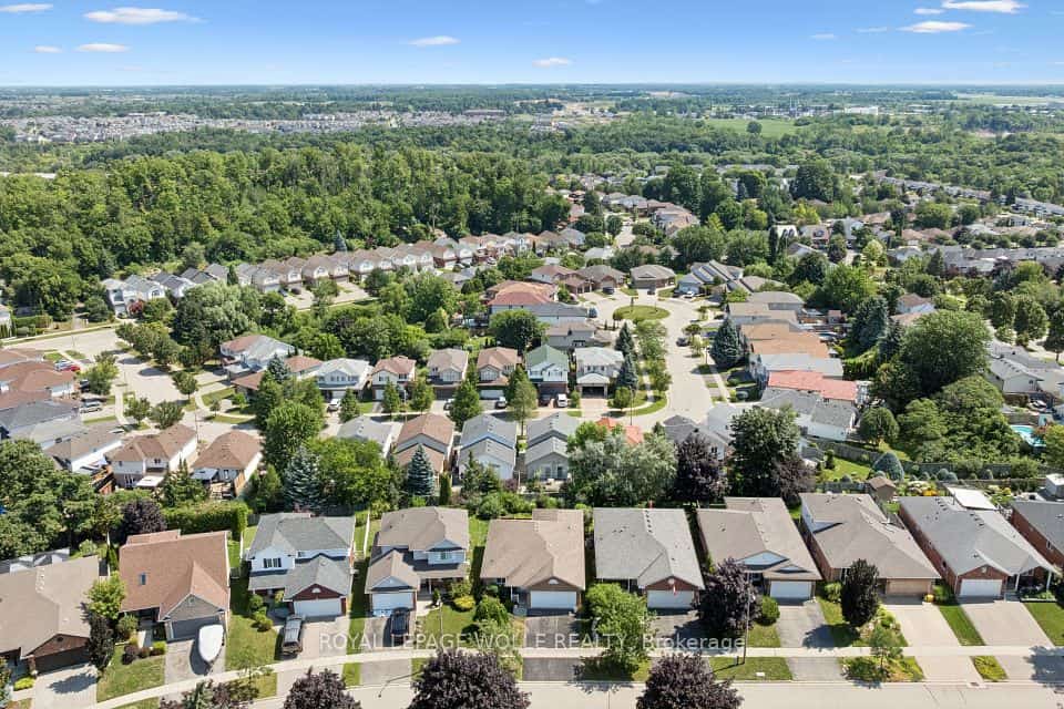 187 WESTCHESTER Drive, Waterloo, ON N2B 3M8