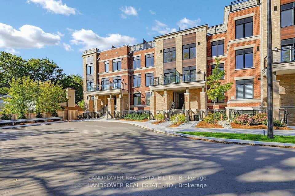 60 Elizabeth Street S, Richmond Hill