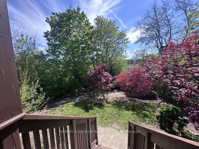 423 Cadbury Court, Waterloo, ON N2K 3G7
