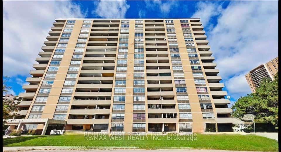 40 Panorama Court #106, Toronto, ON M9V 4M1