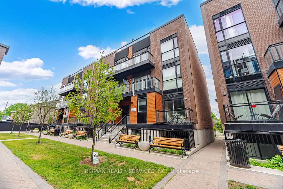 26 Coles Avenue #302, Vaughan, ON L4L 0J1