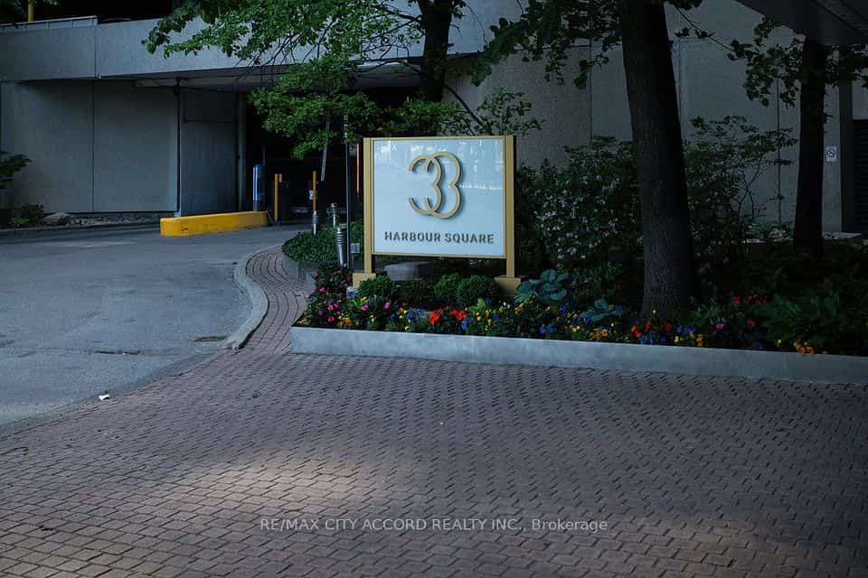 33 Harbour Square #2018, Toronto, ON M5J 2G2