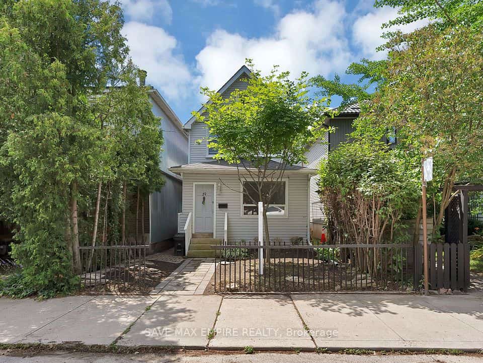 19 Minto Street, Toronto, ON M4L 1B5