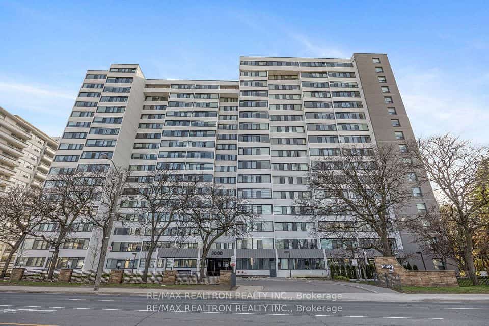 3000 Bathurst Street #601, Toronto, ON M6B 3B4