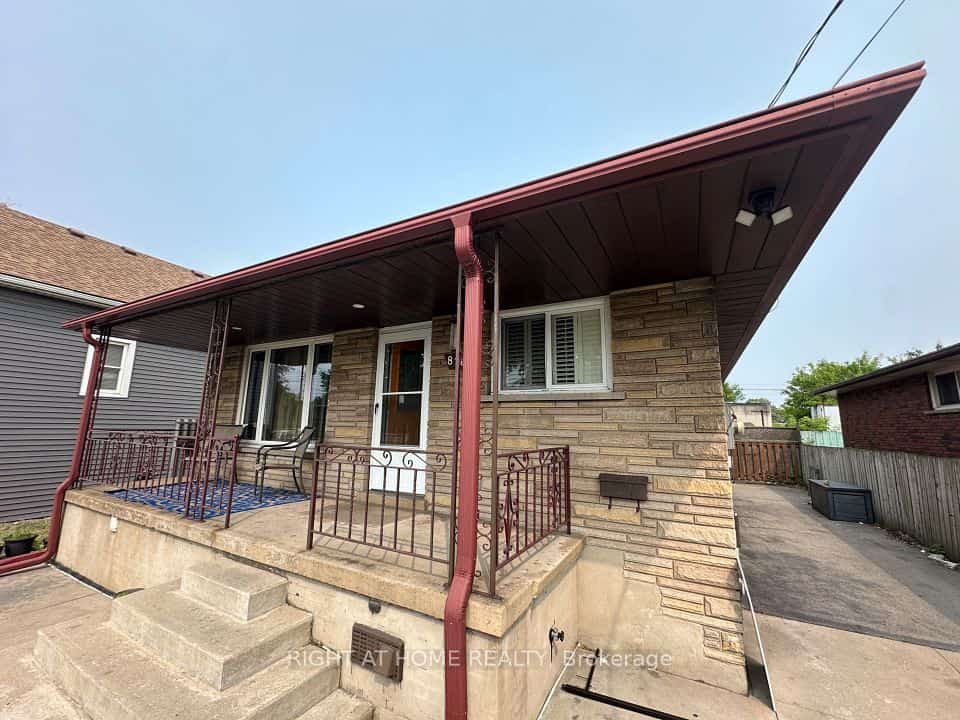 816 Dunn Avenue N, Hamilton, ON L8H 6N2