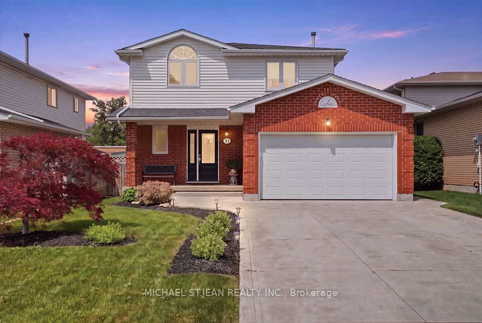 31 Fano Drive, Hamilton, ON L8W 3J7