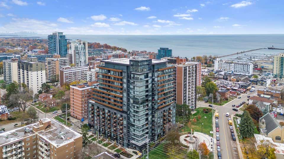 21 Park Street E #805, Mississauga, ON L5G 0C2