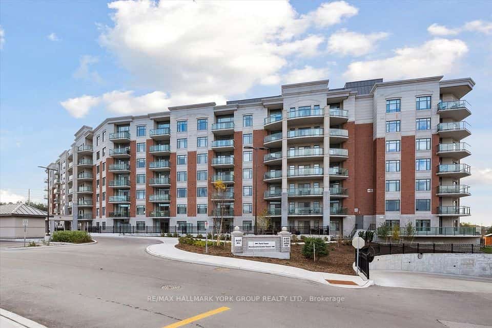 460 William Graham Drive #116, Aurora, ON L4G 1X9