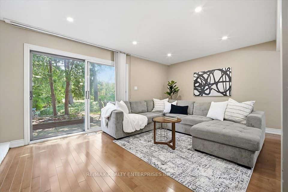 6855 Glen Erin Drive #2, Mississauga, ON L5N 1P6