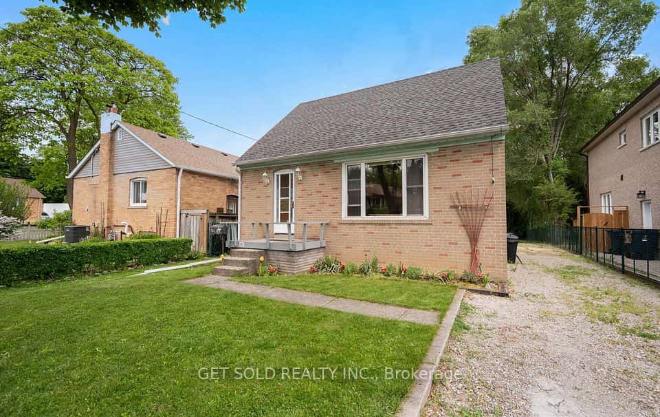 131 Clearbrooke Circle, Toronto, ON M9W 2E9