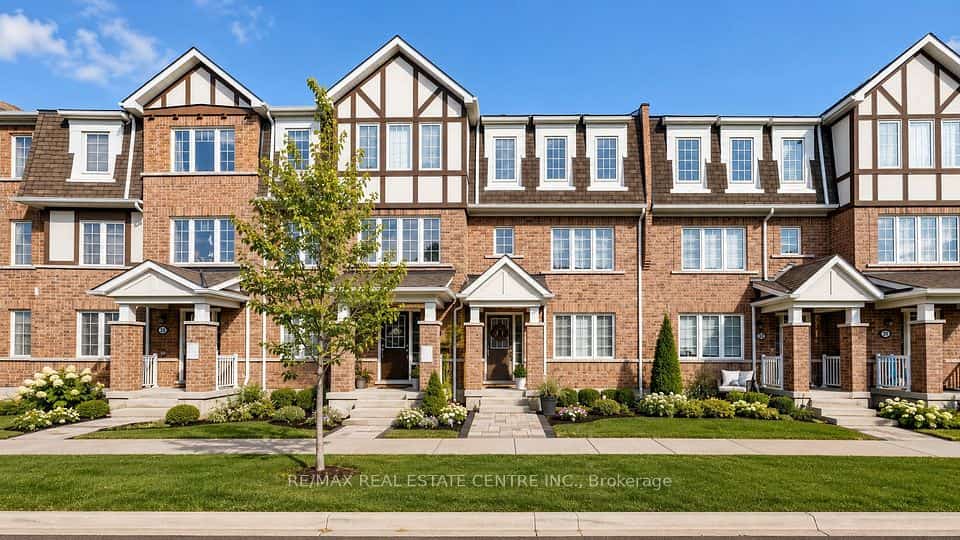 32 Bluegill Crescent, Whitby, ON L1P 0E4
