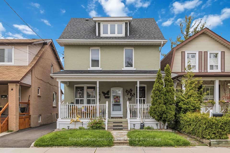 27 Holley Avenue, Toronto, ON M9N 2C4
