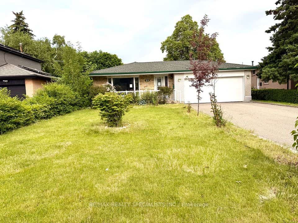 22 Beechwood Crescent, Brampton, ON L6T 1Y1