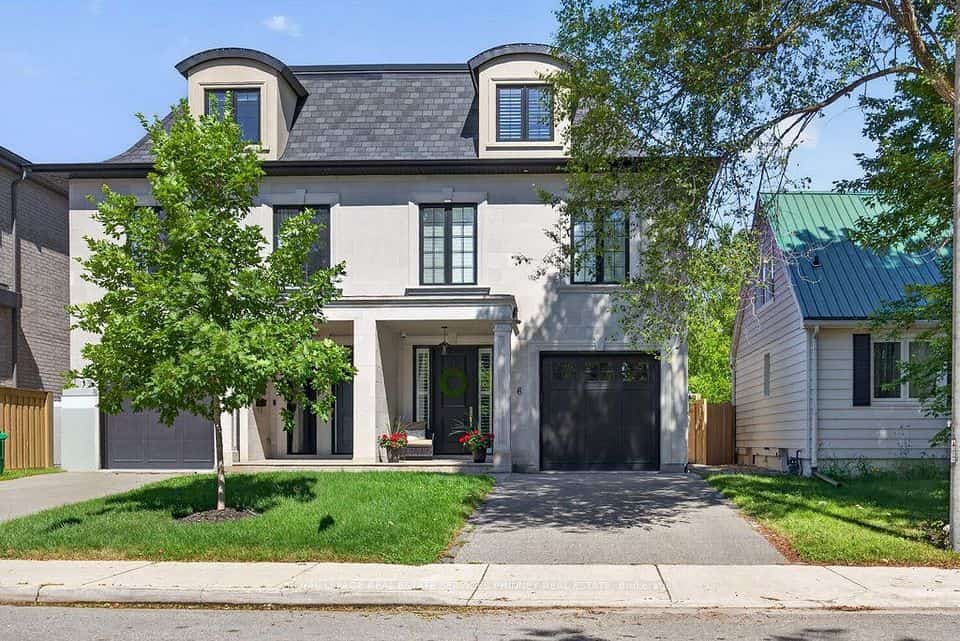 6 Iroquois Avenue, Mississauga, ON L5G 1M6