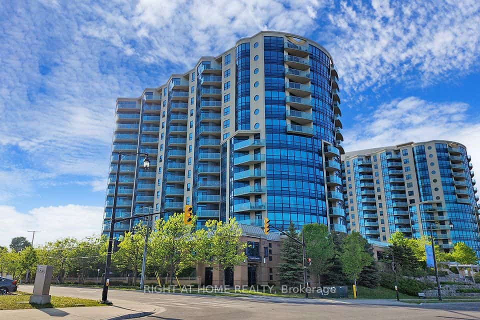 37 Ellen Street #PH06, Barrie, ON L0K 1S0