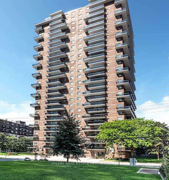 70 Park Street E #906, Mississauga, ON L5G 1M5