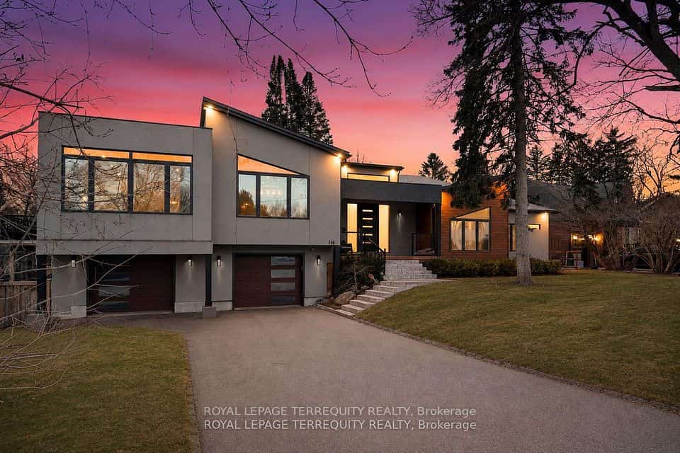 716 North Shore Boulevard E, Burlington, ON L7T 1X6