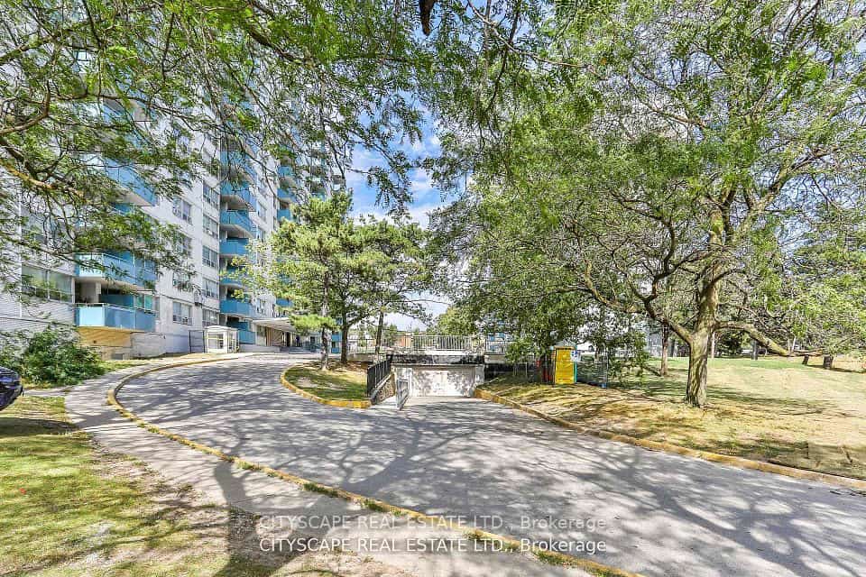 1442 Lawrence Avenue W #115, Toronto, ON M6L 1B2