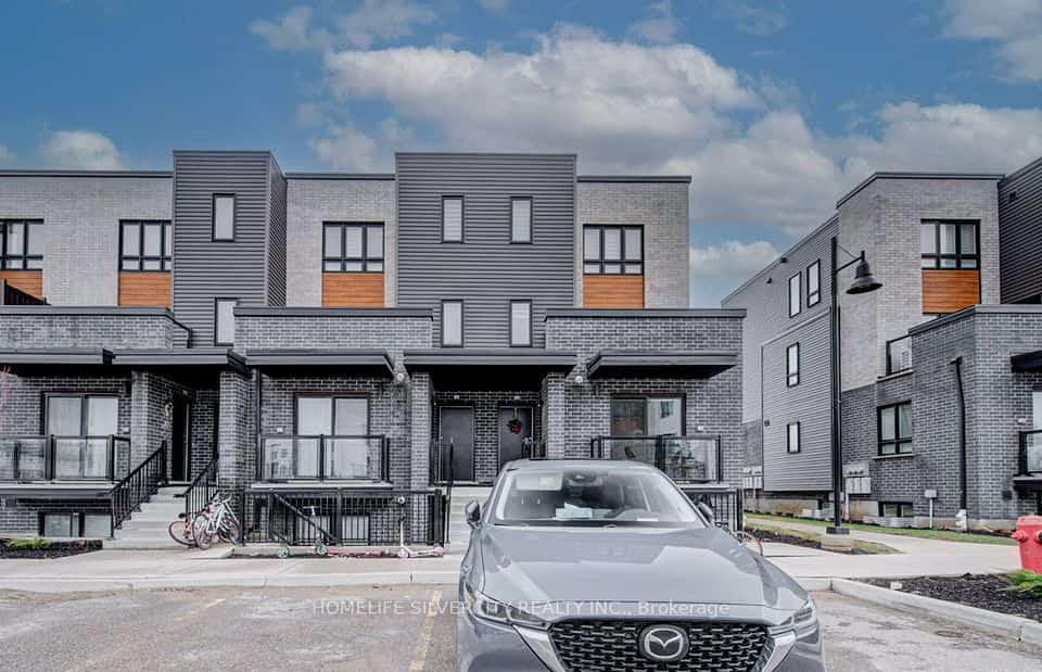 235 Chapel Hill Drive #18, Kitchener, ON N2R 0S4
