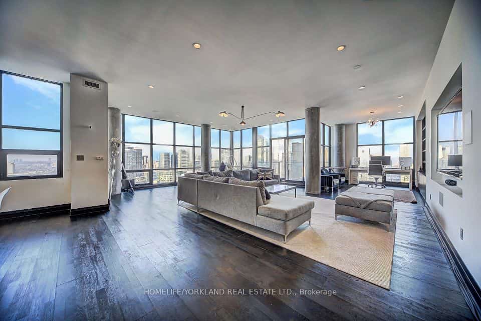 10 NW Navy Wharf Court NW #PH02, Toronto, ON M5V 3V2