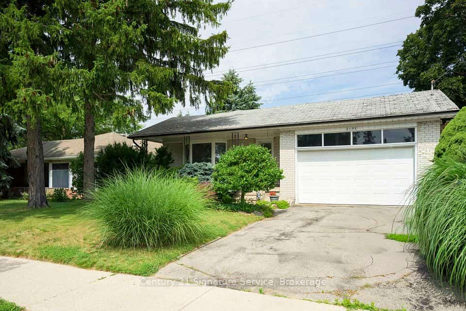 2150 Greenhurst Avenue, Mississauga, ON L4X 1J6