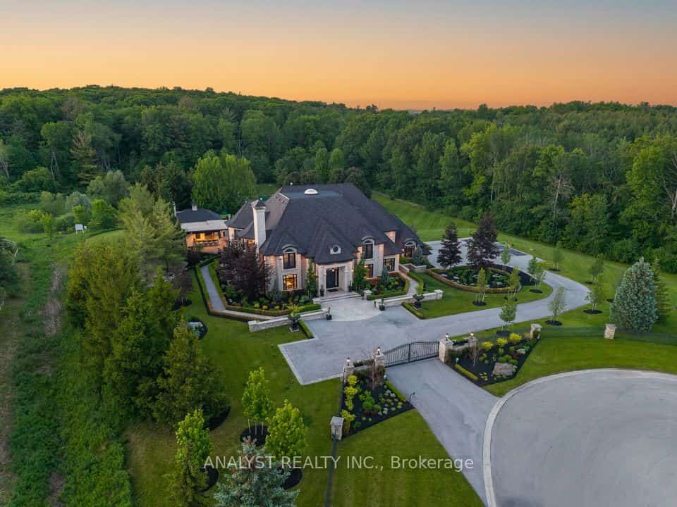 76 Scotch Valley Drive, King, ON L7B 1L9