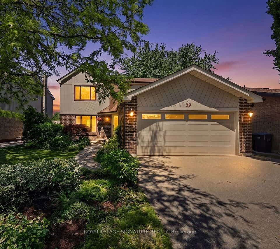 29 Mansfield Street, Brampton, ON L6S 2X8