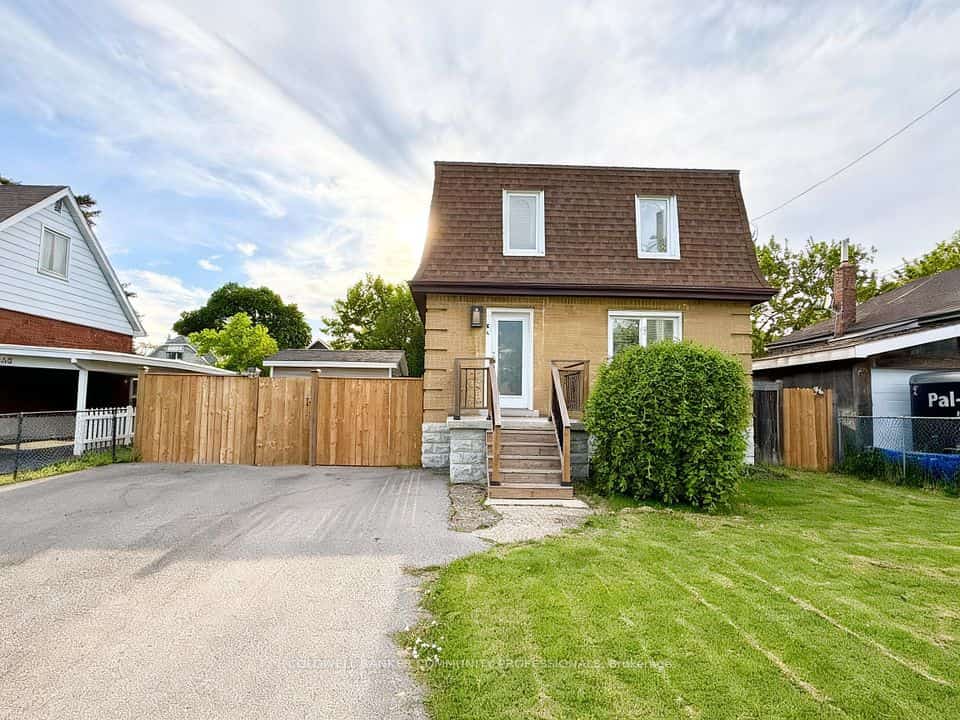 94 Howard Avenue, Hamilton, ON L9A 2W5