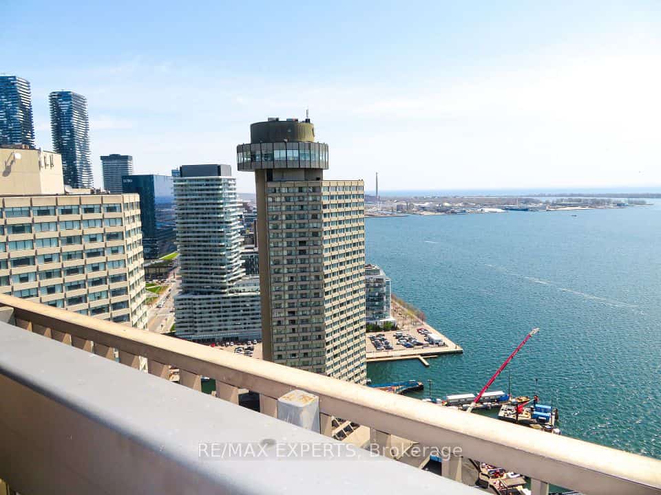 33 Harbour Square #2233, Toronto, ON M5J 2G2