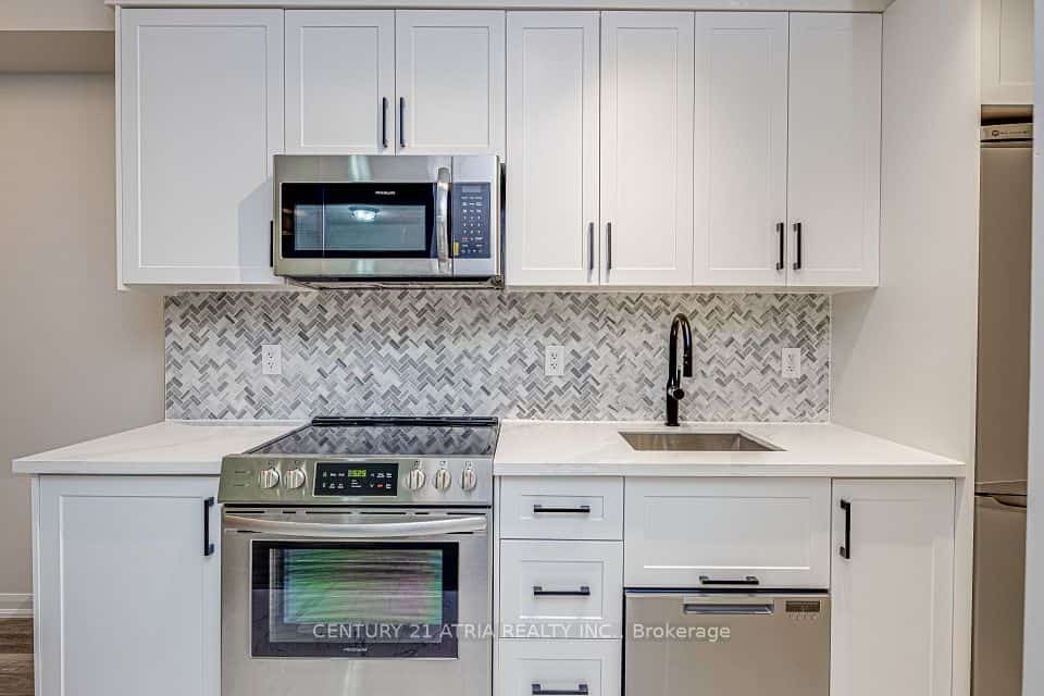 111 Elizabeth Street #1117, Toronto, ON M5G 1P7