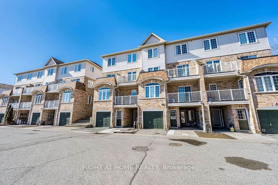 200 Mclevin Avenue #40, Toronto, ON M1B 6C7