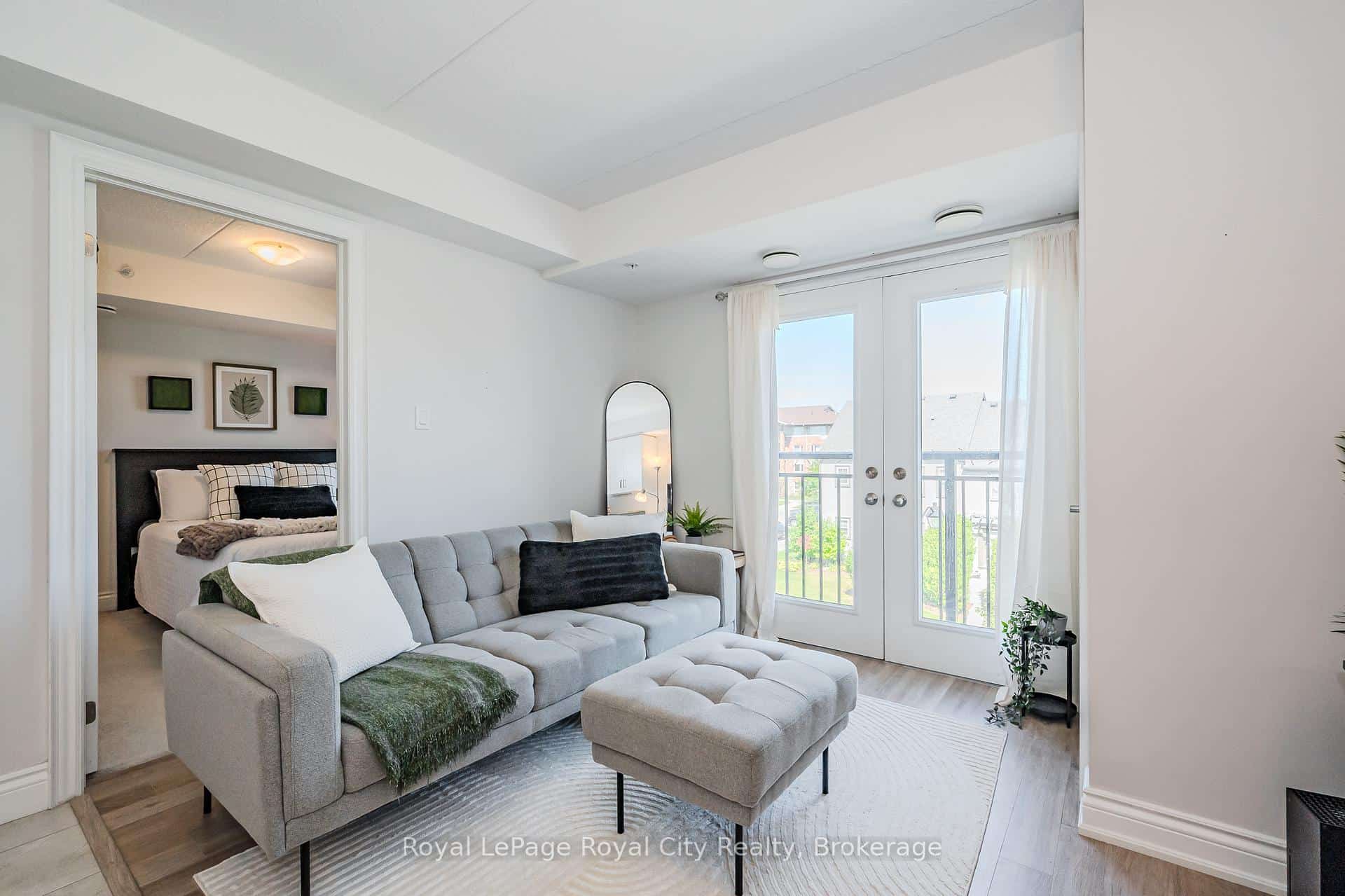 64 FREDERICK Drive #304, Guelph, ON N1L 0K7