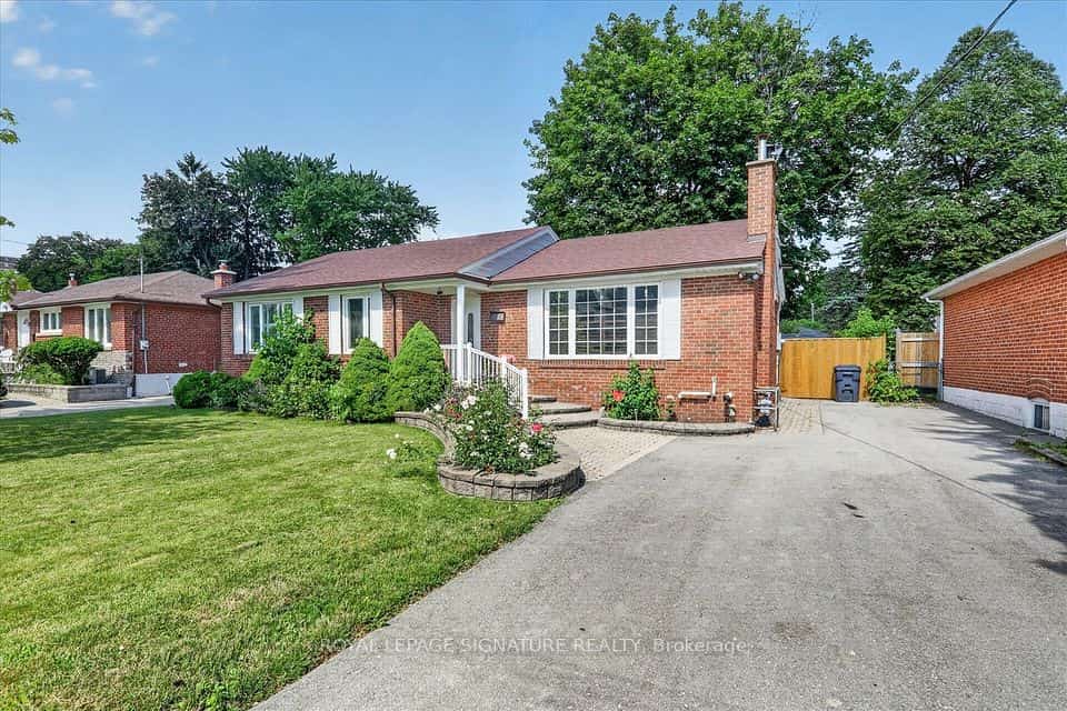 9 Lejune Road, Toronto, ON M1T 2S6