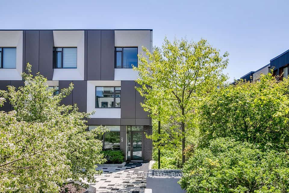 51 Paul Lane Gardens #TH05, Toronto, ON M5T 2H6