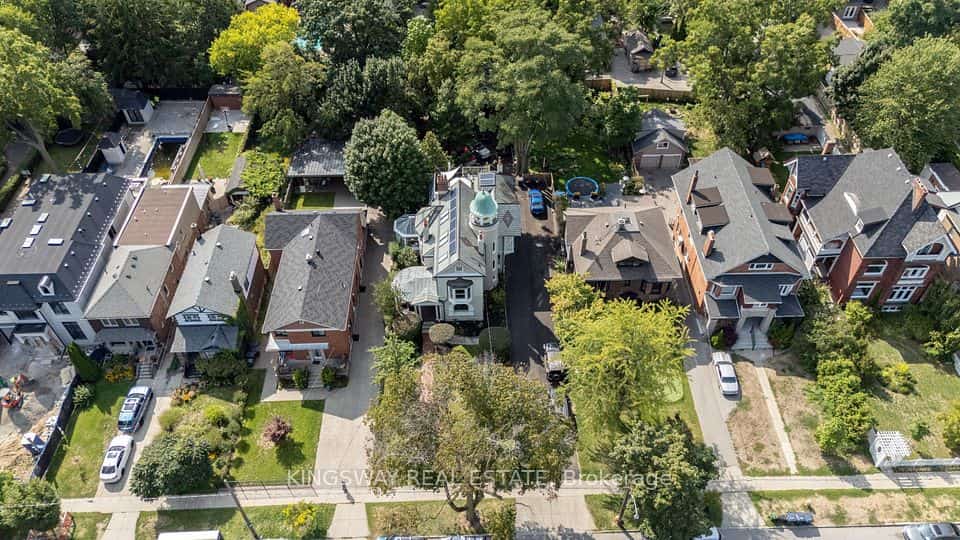 166 High Park Avenue, Toronto, ON M6P 2S4