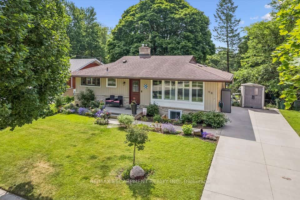 98 Stonybrook Drive, Kitchener, ON N2M 4L7
