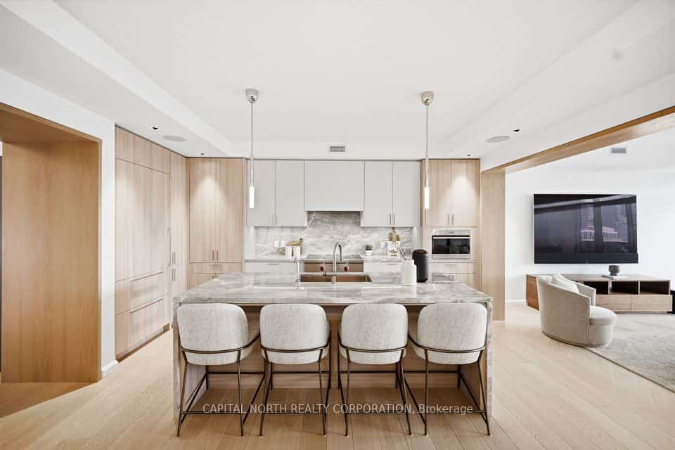 330 Richmond Street W #2505, Toronto, ON M5V 0M4