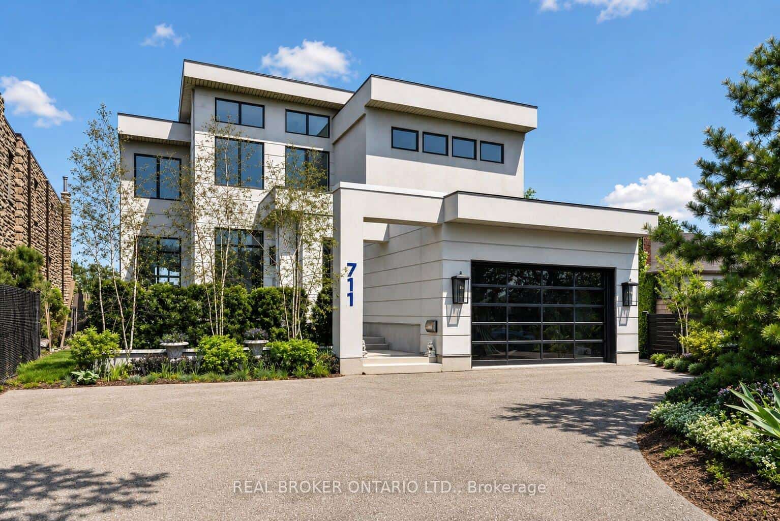 711 Beach Boulevard, Hamilton, ON L8H 6Y5