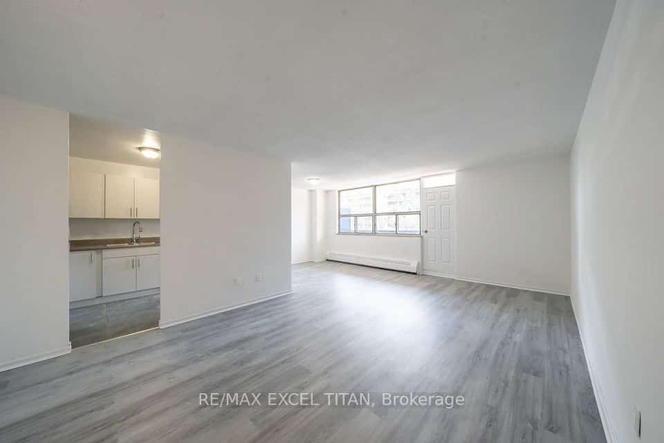 5 Glamorgan Avenue #301, Toronto, ON M1P 4P1