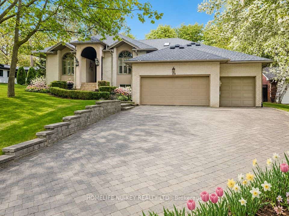38 CASTLE Drive, Barrie, ON L4N 1R1
