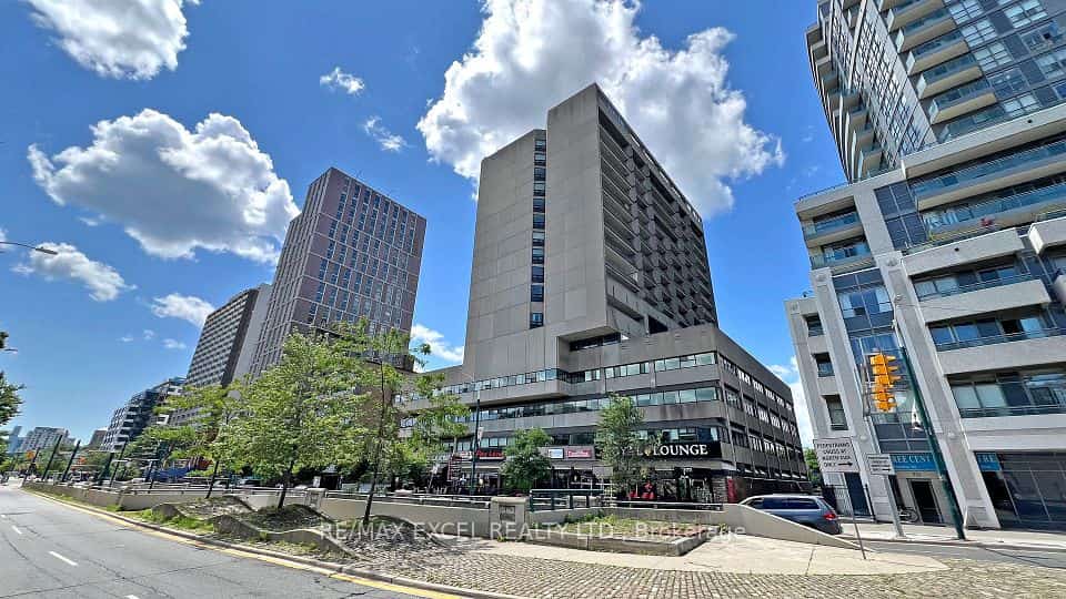 720 Spadina Avenue #1605, Toronto, ON M5S 2T9