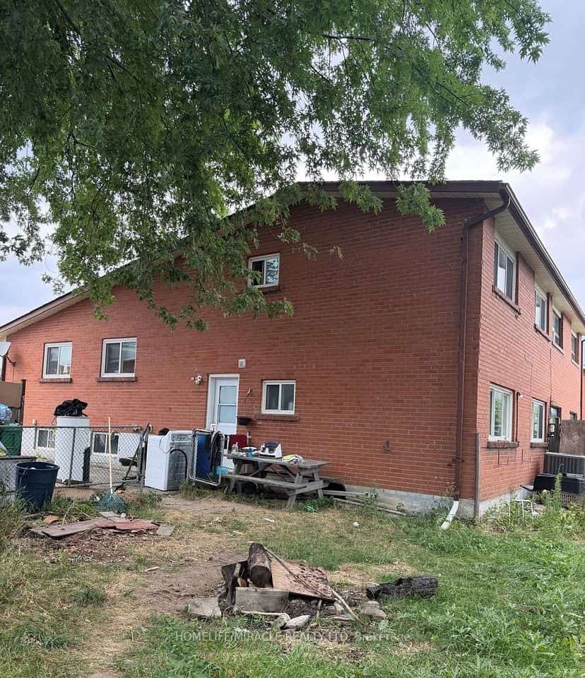 32 Sharon Court, Brampton, ON L6W 3B7