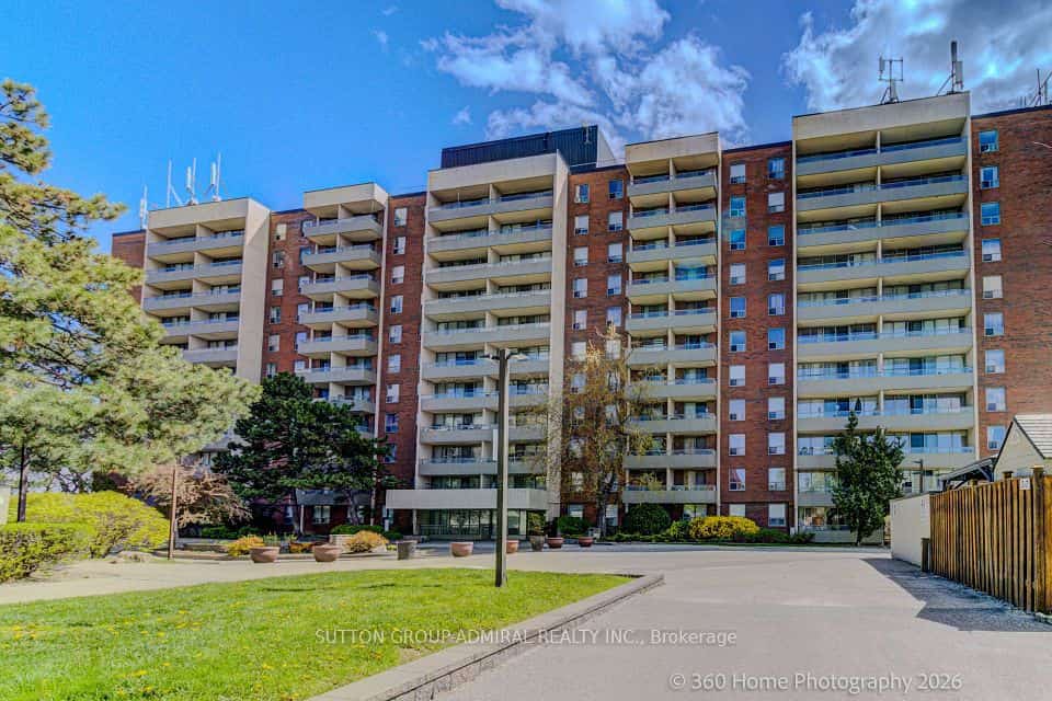 1 Four Winds Drive #106, Toronto, ON M3J 2T1