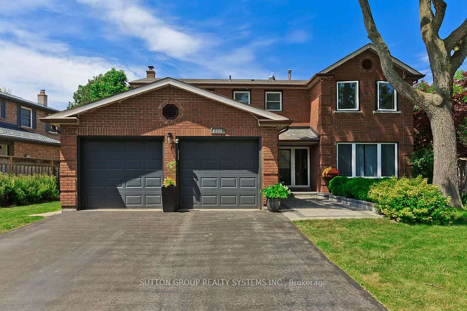6686 Barrisdale Drive, Mississauga, ON L5N 2H3