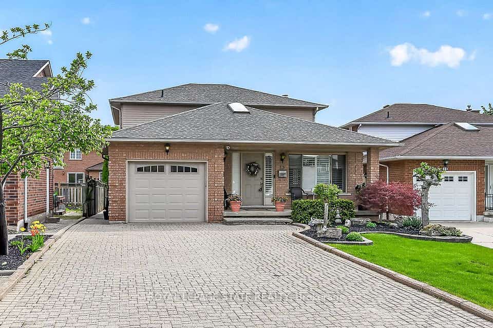 15 Gabriele Court, Hamilton, ON L8G 5C4