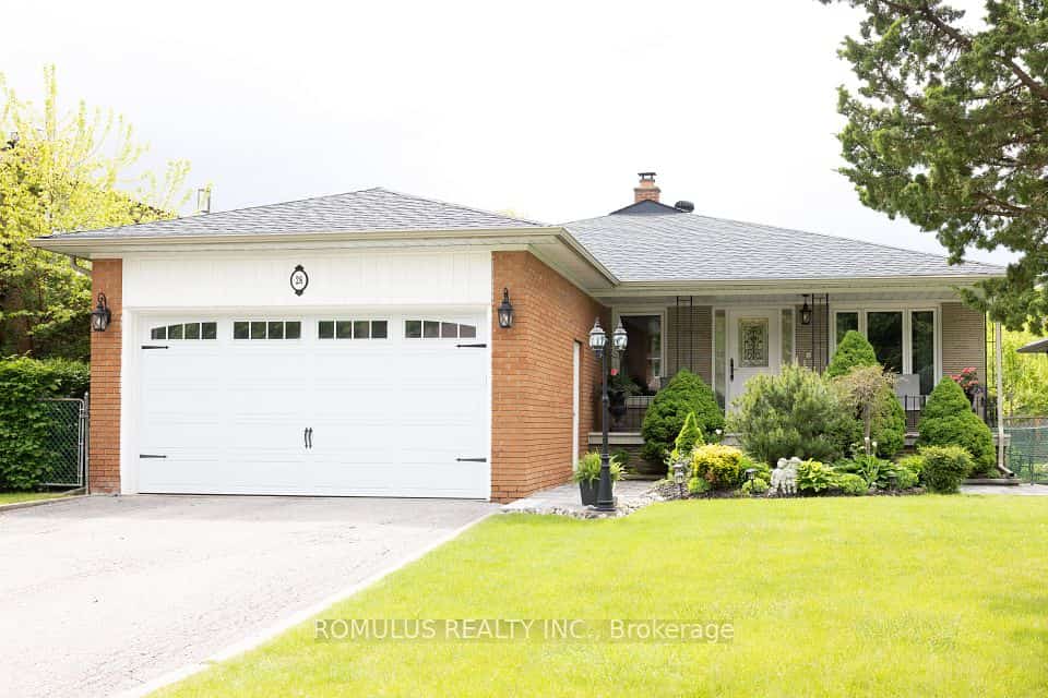 28 Eldorado Court, Toronto, ON M3J 1X1